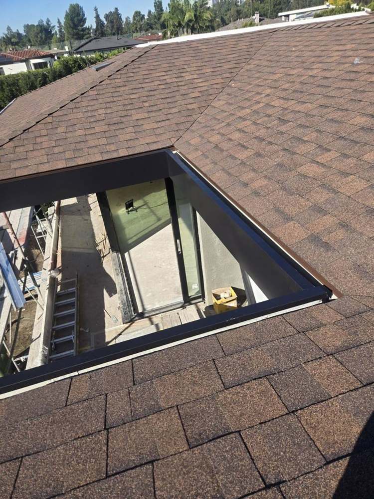 Metal column cladding + roof curb in Los Angeles