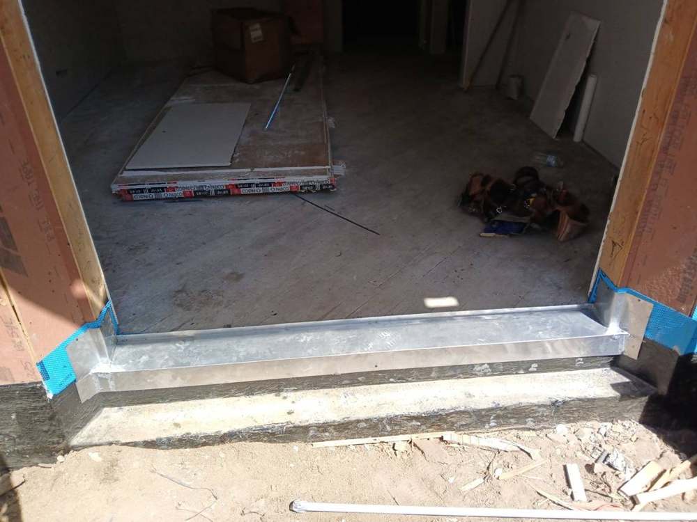 Parapet coping in Beverly Hills